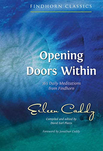 Abriendo puertas dentro: 365 meditaciones diarias de Findhorn (Clásicos de Findhorn)
